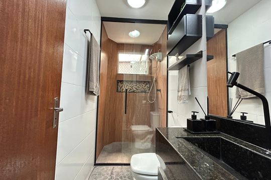 Casa à venda com 2 quartos, 180m² em Nacional, Contagem