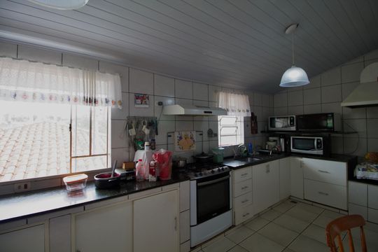 Cozinha 2 de casa à venda com 3 quartos, 360m² em Barreirinha, Curitiba
