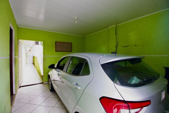 Garagem de casa à venda com 3 quartos, 360m² em Barreirinha, Curitiba
