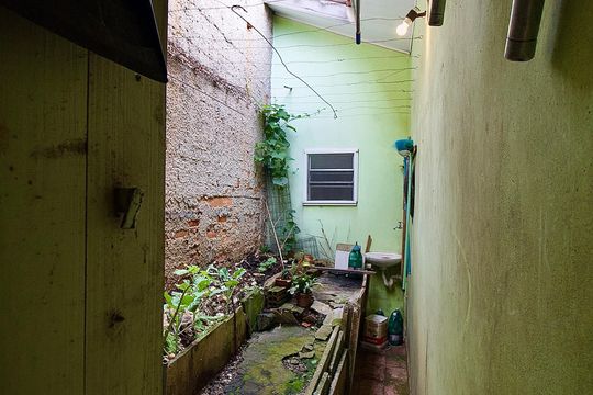 Quintal de casa à venda com 3 quartos, 360m² em Barreirinha, Curitiba