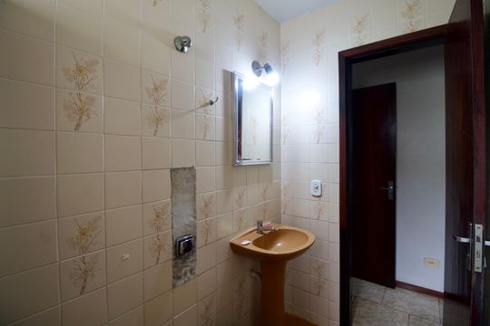 Banheiro 1 de casa à venda com 3 quartos, 360m² em Barreirinha, Curitiba