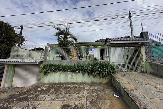 Fachada de casa à venda com 3 quartos, 360m² em Barreirinha, Curitiba