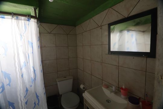 Banheiro de casa à venda com 4 quartos, 50m² em Olaria, Canoas