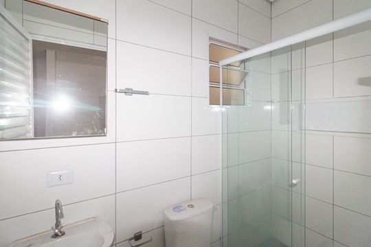 Banheiro de casa para alugar com 1 quarto, 11m² em Parque Santa Teresa, Carapicuíba