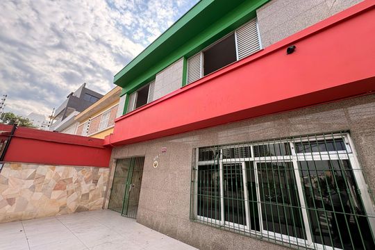 Fachada  de casa para alugar com 3 quartos, 168m² em Vila Gilda, Santo André