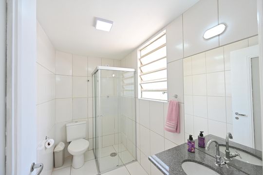 Banheiro Social de kitnet/studio para alugar com 1 quarto, 18m² em Mirandópolis, São Paulo