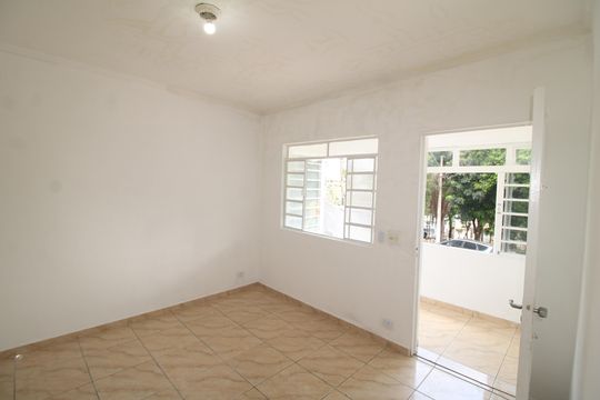 Casa para alugar com 3 quartos, 200m² em Vila Basileia, São Paulo