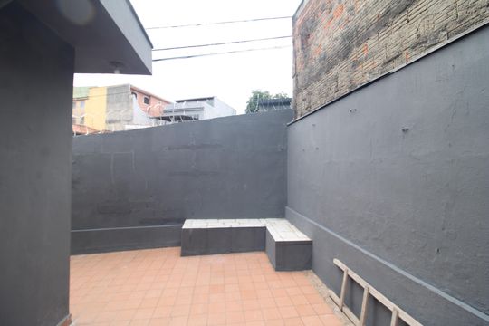 Quintal de casa para alugar com 3 quartos, 200m² em Vila Basileia, São Paulo