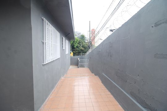 Quintal de casa para alugar com 3 quartos, 200m² em Vila Basileia, São Paulo