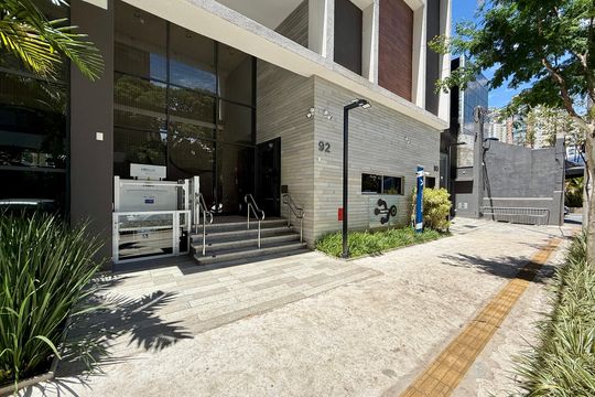 Fachada de kitnet/studio para alugar com 1 quarto, 27m² em Jardim das Acacias, São Paulo