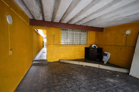 Garagem de casa à venda com 3 quartos, 110m² em Santo Antônio, Osasco