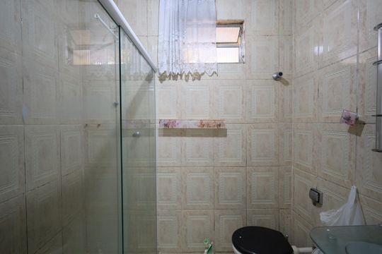 Banheiro de casa à venda com 3 quartos, 110m² em Santo Antônio, Osasco