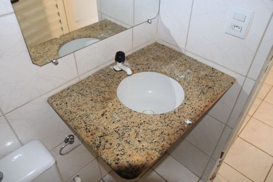 Banheiro de kitnet/studio para alugar com 1 quarto, 45m² em Setor Goiânia 2, Goiânia