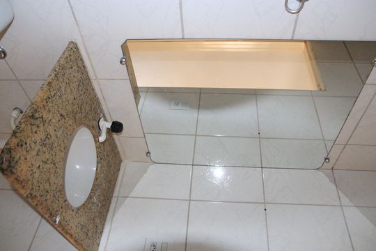 Banheiro de kitnet/studio para alugar com 1 quarto, 45m² em Setor Goiânia 2, Goiânia