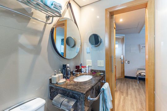 Banheiro de kitnet/studio para alugar com 1 quarto, 27m² em Higienópolis, São Paulo