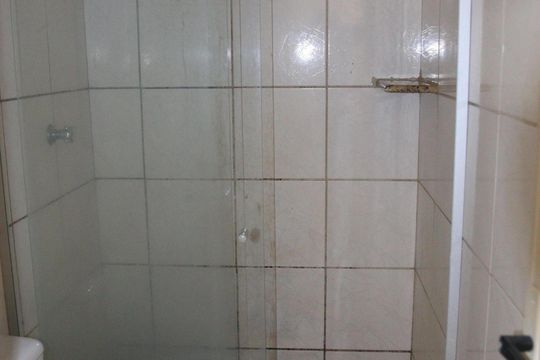 Banheiro de kitnet/studio para alugar com 1 quarto, 45m² em Setor Goiânia 2, Goiânia