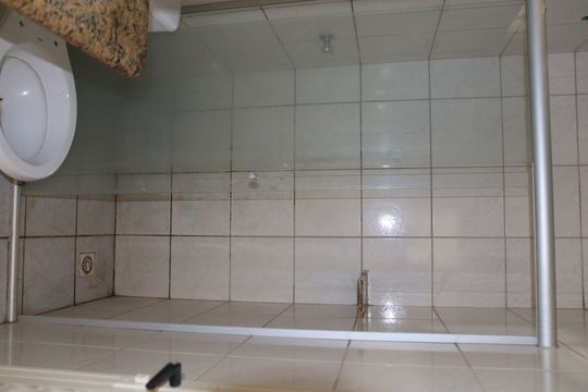 Banheiro de kitnet/studio para alugar com 1 quarto, 45m² em Setor Goiânia 2, Goiânia