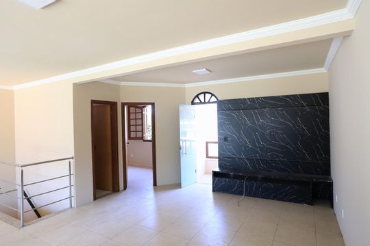 Sala de TV de casa para alugar com 6 quartos, 150m² em União, Belo Horizonte