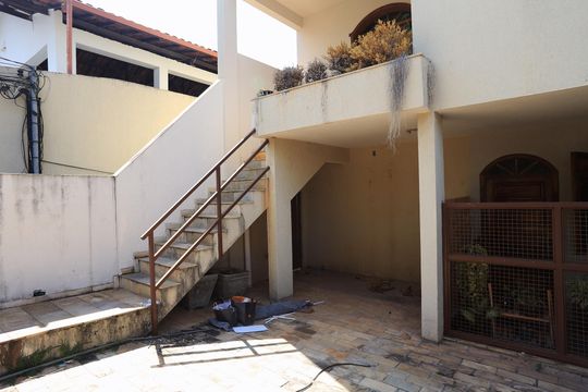 Garagem de casa para alugar com 6 quartos, 150m² em União, Belo Horizonte