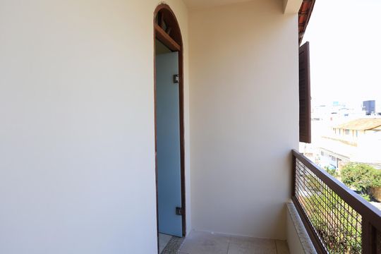 Varanda da Sala de casa para alugar com 6 quartos, 150m² em União, Belo Horizonte