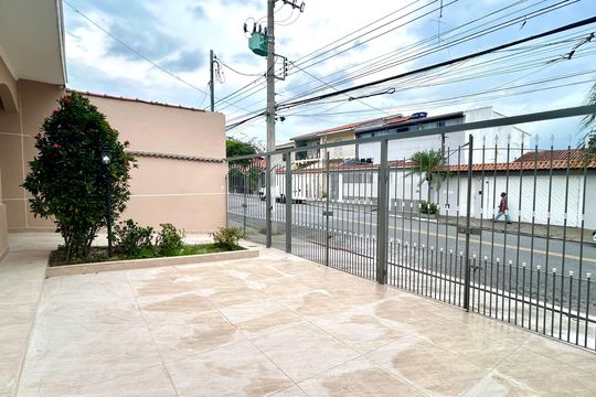 Garagem de casa para alugar com 2 quartos, 100m² em Parque Continental I, Guarulhos
