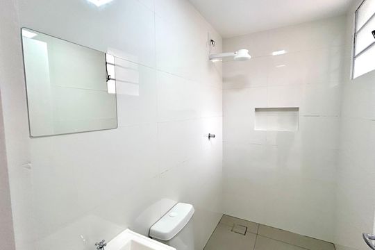 Banheiro 2 de casa para alugar com 2 quartos, 100m² em Parque Continental I, Guarulhos