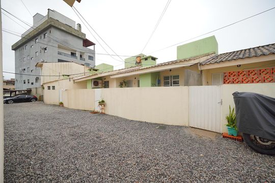 Vista do Quarto  de casa de condomínio para alugar com 1 quarto, 40m² em Ingleses Centro, Florianópolis