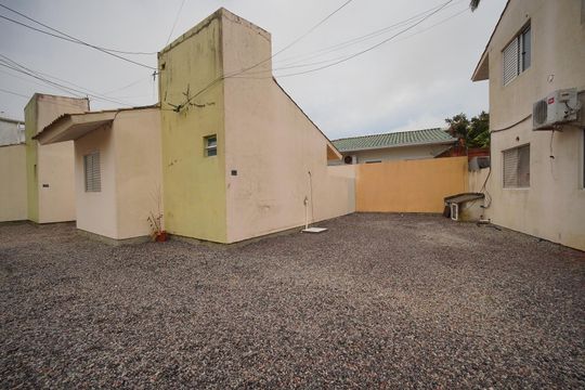 Garagem  de casa de condomínio para alugar com 1 quarto, 40m² em Ingleses Centro, Florianópolis