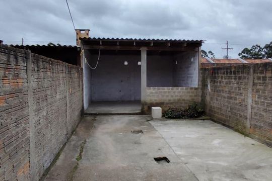 Área externa de casa à venda com 2 quartos, 40m² em Restinga, Porto Alegre