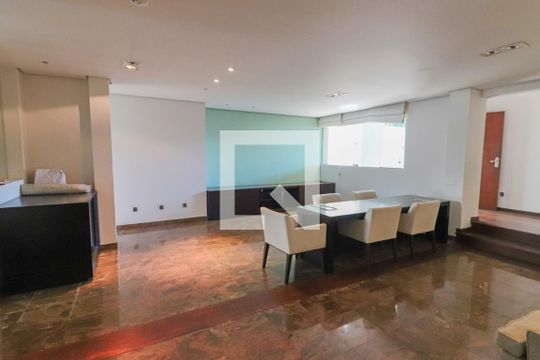 Casa para alugar com 4 quartos, 420m² em Butantã, São Paulo