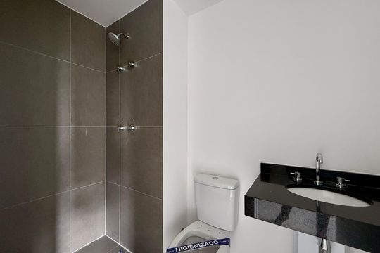 Banheiro  de kitnet/studio à venda com 1 quarto, 24m² em Vila Olímpia, São Paulo
