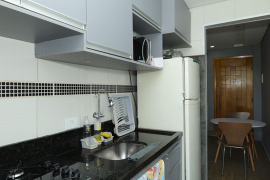 Cozinha de apartamento para alugar com 2 quartos, 43m² em Conjunto Habitacional Barro Branco Ii, São Paulo