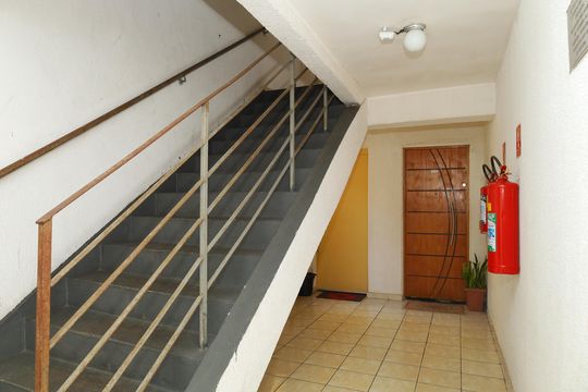 Área comum - Saguão do andar de apartamento para alugar com 2 quartos, 43m² em Conjunto Habitacional Barro Branco Ii, São Paulo