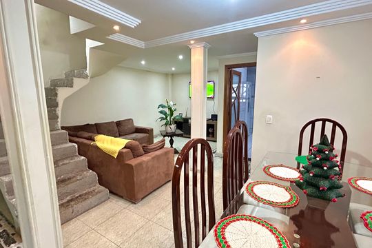 Sala de casa à venda com 3 quartos, 254m² em Vila Rosalia, Guarulhos