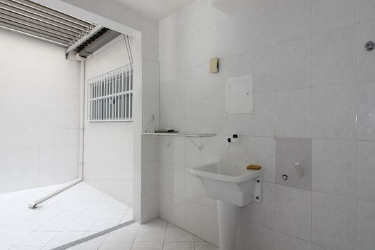 Área de Serviço de apartamento para alugar com 3 quartos, 153m² em Algodoal, Cabo Frio