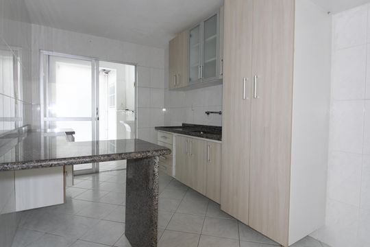 Cozinha de apartamento para alugar com 3 quartos, 153m² em Algodoal, Cabo Frio