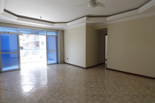 Apartamento para alugar com 3 quartos, 153m² em Algodoal, Cabo Frio