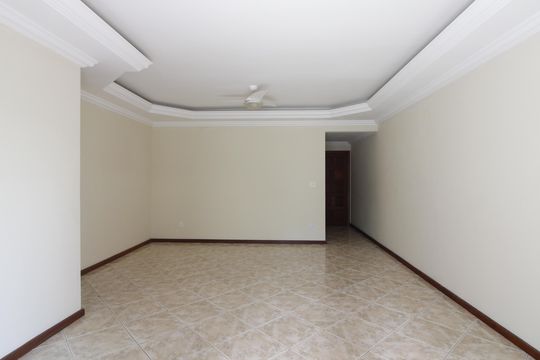 Sala de apartamento para alugar com 3 quartos, 153m² em Algodoal, Cabo Frio