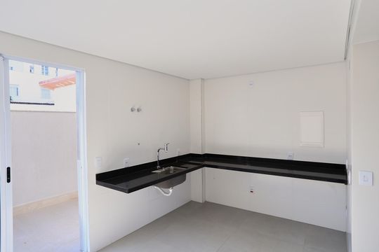Cozinha de apartamento à venda com 3 quartos, 80m² em Santa Ines, Belo Horizonte
