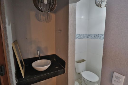 Banheiro da Varanda de casa para alugar com 3 quartos, 184m² em Cidade Jardim, Uberlândia