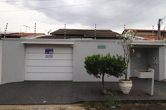Fachada de casa para alugar com 3 quartos, 184m² em Cidade Jardim, Uberlândia