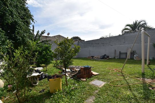 Quintal de casa à venda com 4 quartos, 315m² em Xaxim, Curitiba