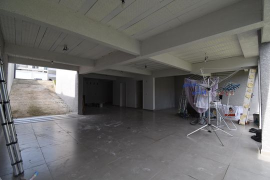 Garagem de casa à venda com 4 quartos, 315m² em Xaxim, Curitiba