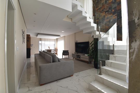 Casa à venda com 4 quartos, 315m² em Xaxim, Curitiba