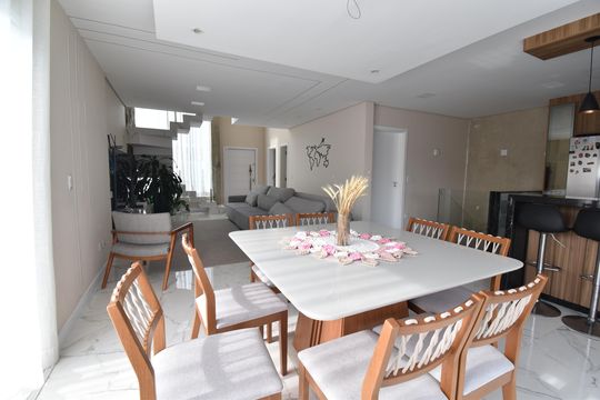 Sala de casa à venda com 4 quartos, 315m² em Xaxim, Curitiba