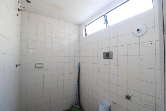 Banheiro da suíte de apartamento para alugar com 2 quartos, 60m² em Taquara, Rio de Janeiro