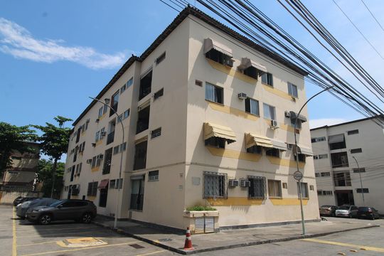 Fachada do bloco de apartamento para alugar com 2 quartos, 60m² em Taquara, Rio de Janeiro