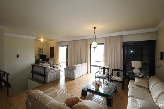 Casa para alugar com 3 quartos, 318m² em Chácara das Pedras, Porto Alegre