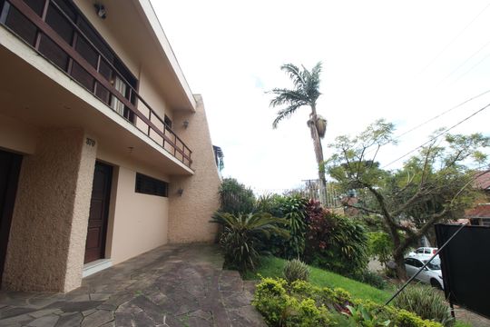 Fachada de casa para alugar com 3 quartos, 318m² em Chácara das Pedras, Porto Alegre