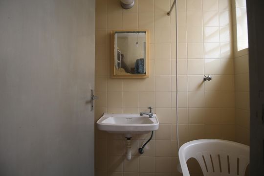 Banheiro de serviço de casa para alugar com 3 quartos, 318m² em Chácara das Pedras, Porto Alegre